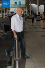 Anupam Kher snapped at the airport on 31st Oct 2015